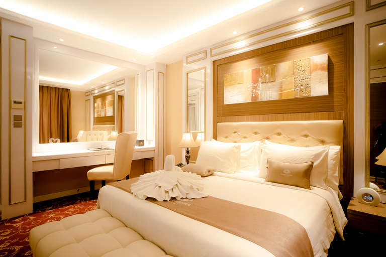 Portola Grand Arabia Hotel - Tap to explore photos