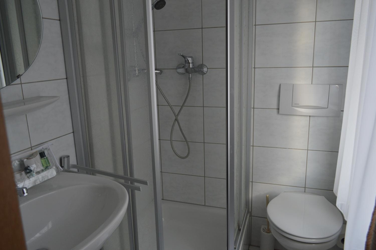 Bathroom 5, Gasthof Hotel Lowen, Biberach