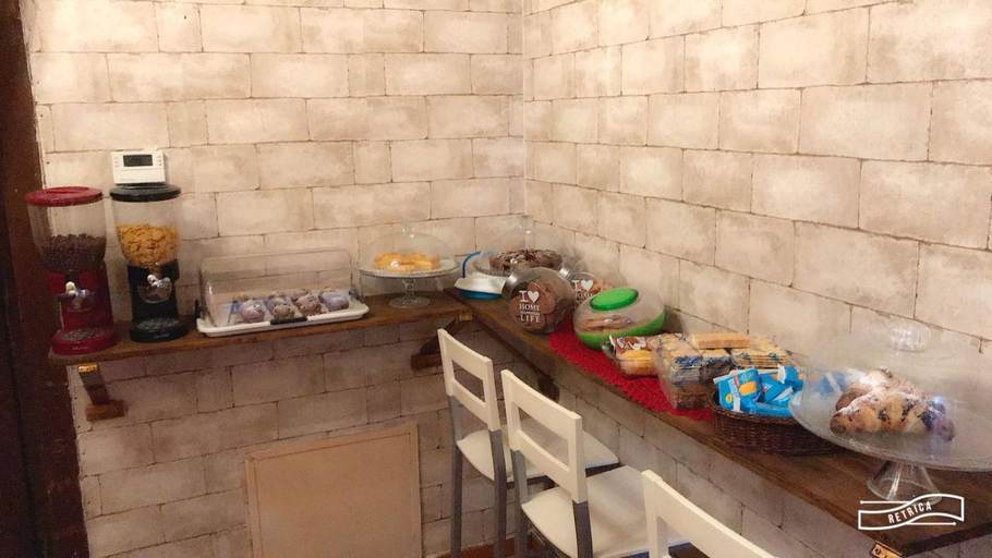 Others 4, B&B Camelot, Palermo
