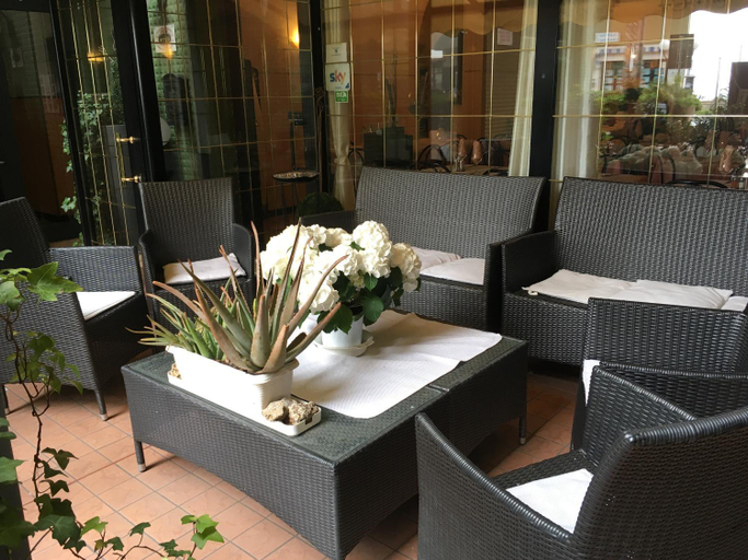 Food & Drinks 5, Albergo Glory, Savona