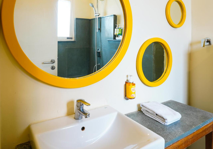 Bathroom 5, Bloom Boutique - Signature Towers, Gurgaon