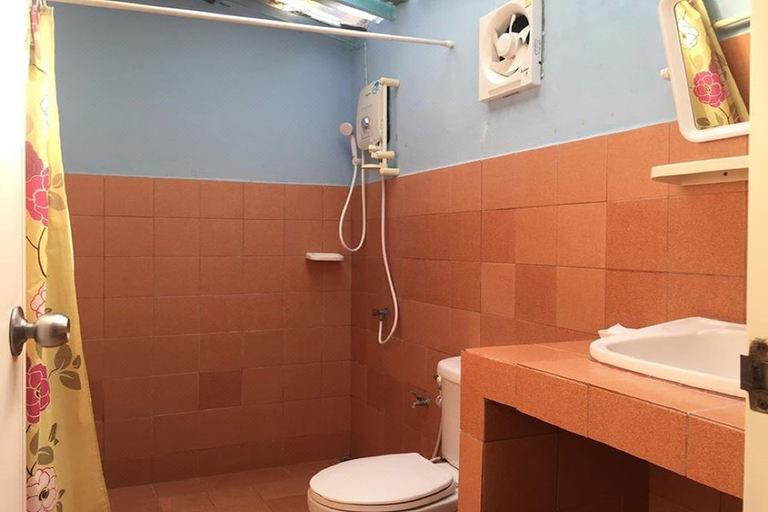 Bathroom 5, Chaba Bungalows, Ko Lanta