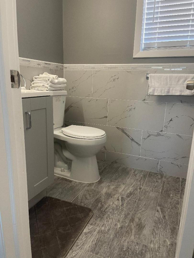 Bathroom 3, Point Pleasant Inn, Ocean