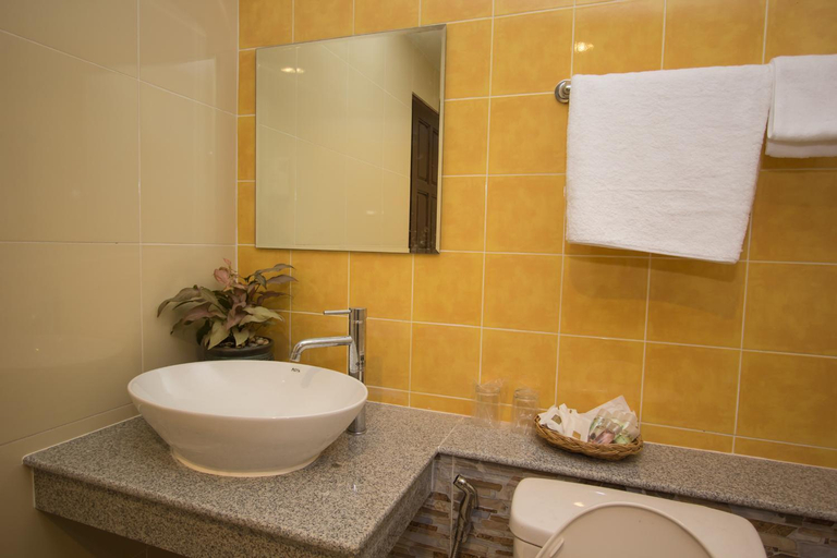 Bathroom 4, Baan Pordeedin, Muang Chiang Rai