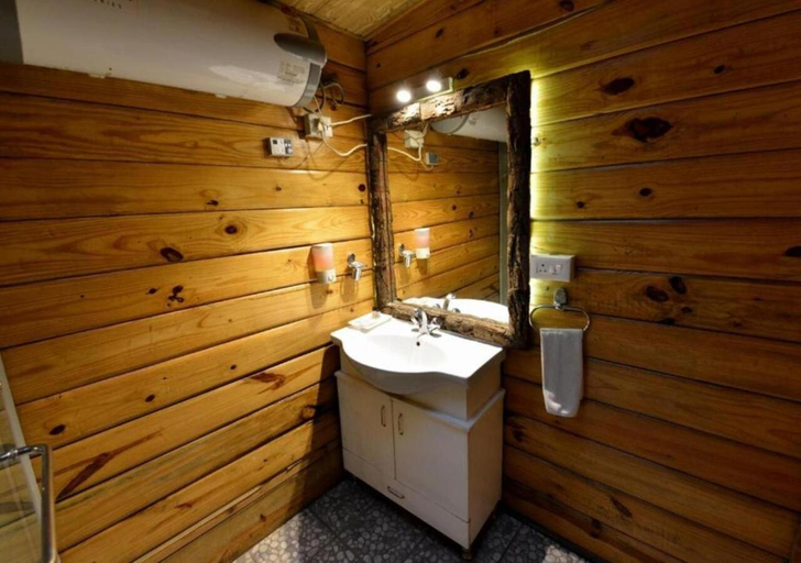 Bathroom 3, Kasauli Hills Resorts, Solan