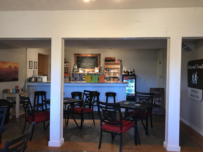 Public Area 3, Barefoot Hills, Lumpkin