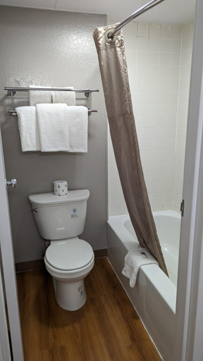 Bathroom 4, Motel 6 Leominster, Ma, Worcester