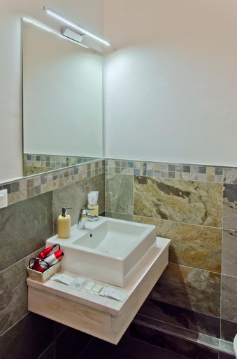 Bathroom 10