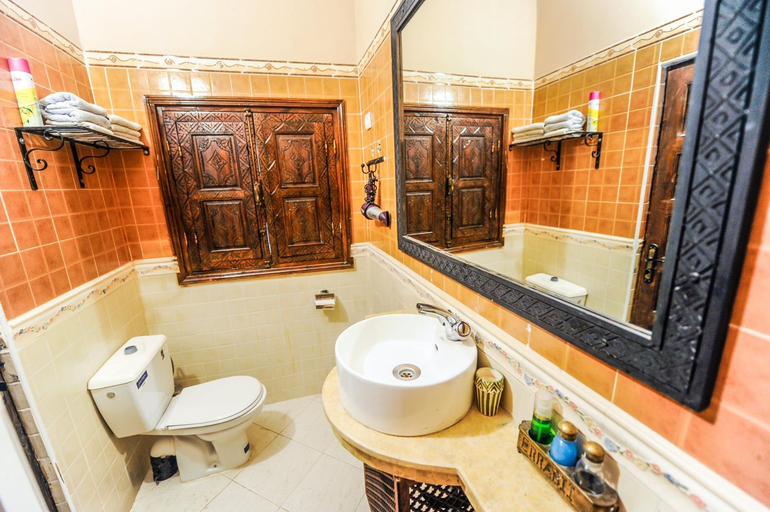 Bathroom 2, Riad Errabii, Marrakech