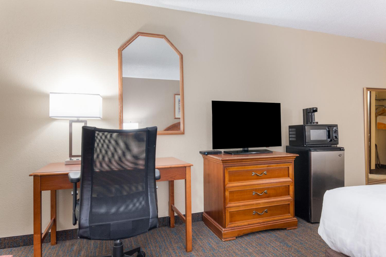 Bedroom 2, Ramada Inn Conference Center Bossier City, Bossier