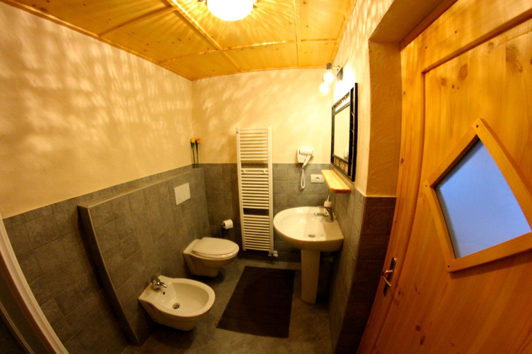 Bathroom 4, Maison Du-Noyer, Aosta
