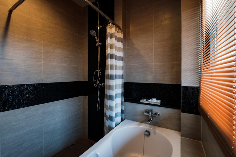 Bathroom 15