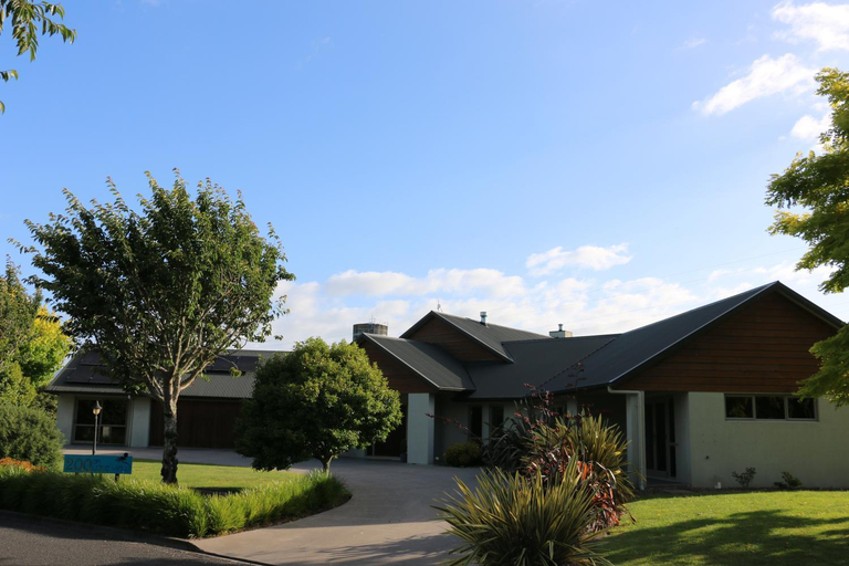 Others 3, 200 on Lake View, Waipa