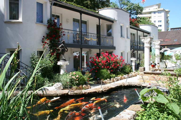 Exterior 1