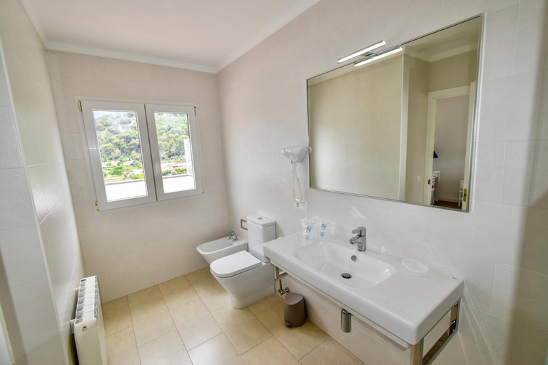 Bathroom 3, Lili Apartments, Baleares