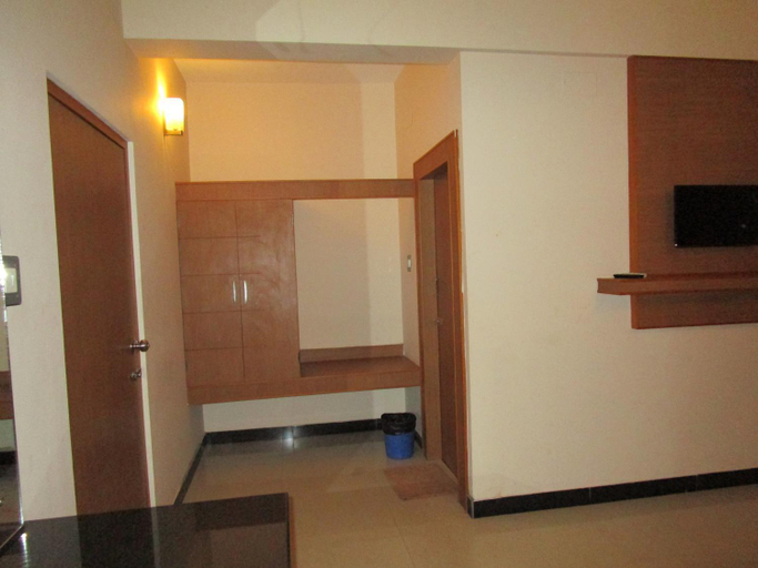 Others 5, Hotel Subam Palani, Dindigul
