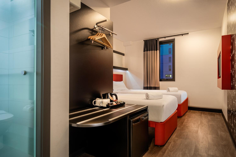 Bathroom 26