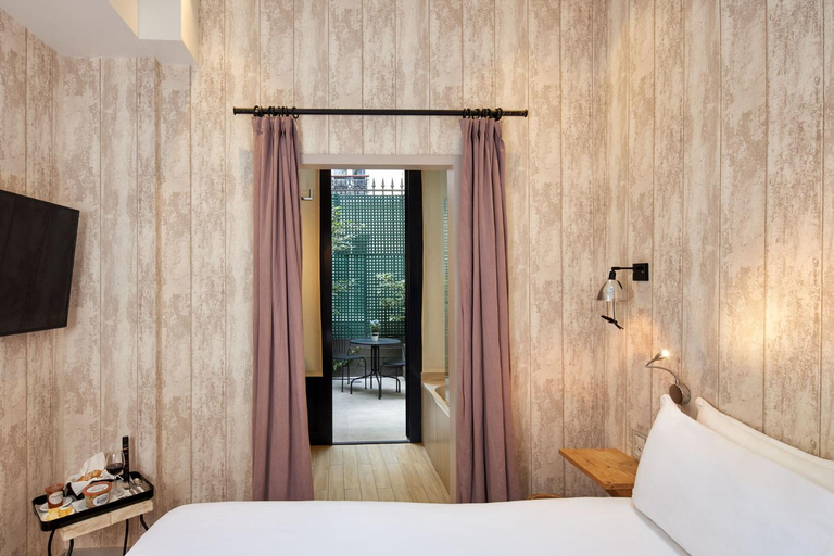 Bedroom 2, Les Plumes Hotel, Paris