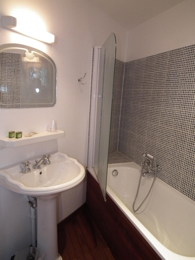 Bathroom 7