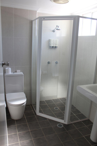 Bathroom 4, Mid City Motor Inn, Singleton