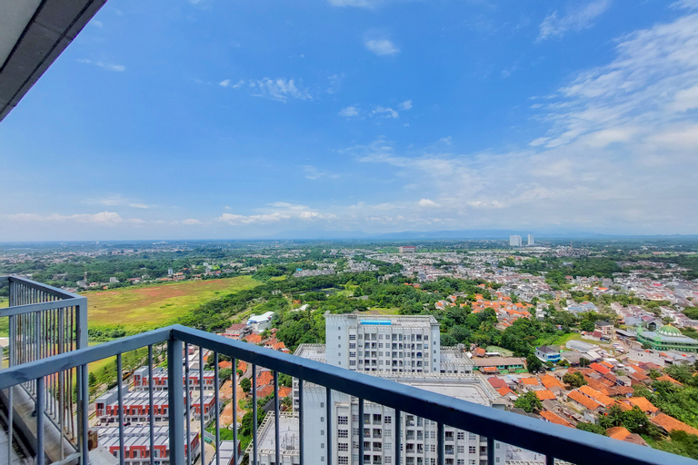 Comfort Living and High Floor Studio Casa de Parco Apartment By Travelio, Tangerang