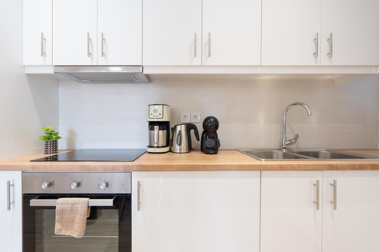 Others 3, City Chic Apartment with Park View, Attica