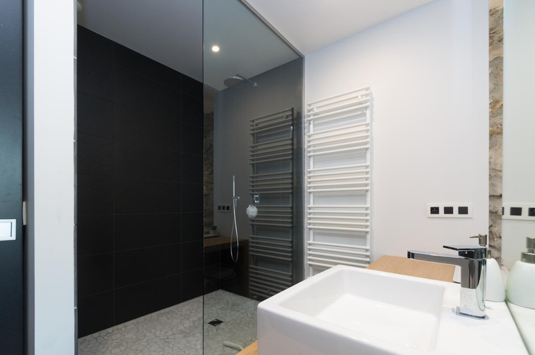 Bathroom 3, Le Petit Chalande, Isère