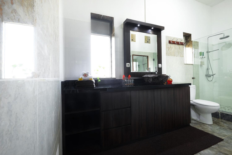 Bathroom 7