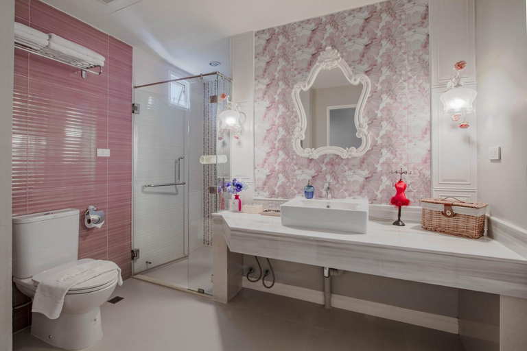 Bathroom 4, The Star of Sathorn, Khlong San