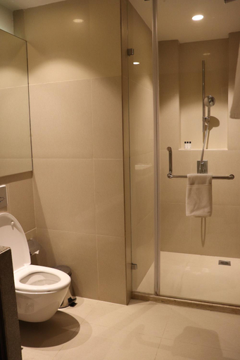 Bathroom 5, Oakwood Residence Kapil Hyderabad, Hyderabad