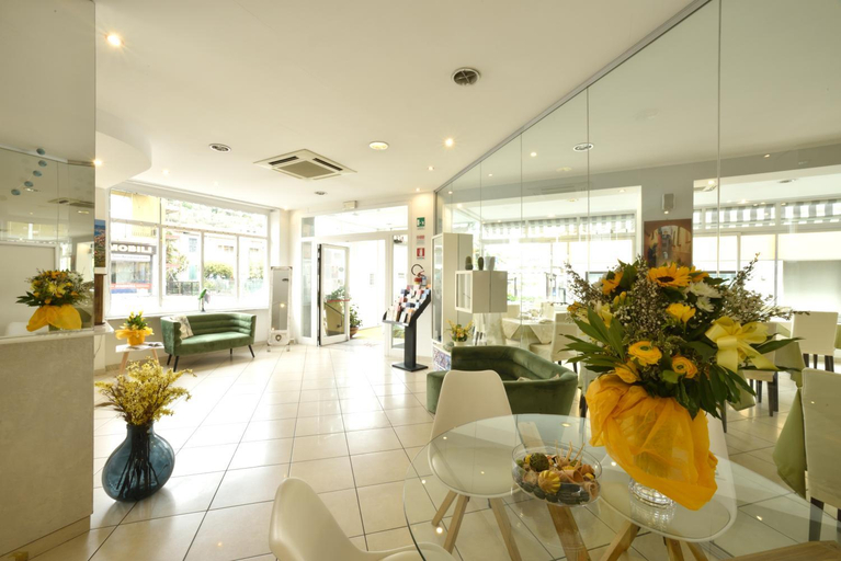 Public Area 2, Hotel Ristorante La Marina Mhotelsgroup, Imperia
