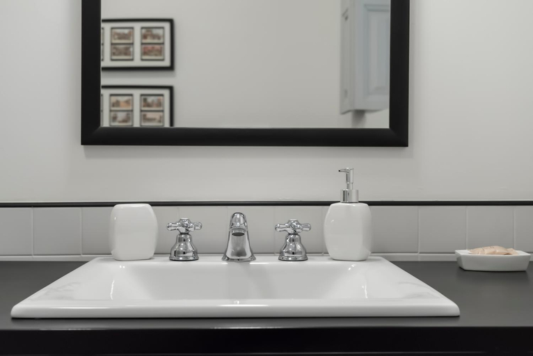 Bathroom 10