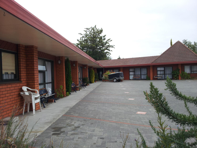 Others 5, Ace High Motor Inn, Hastings