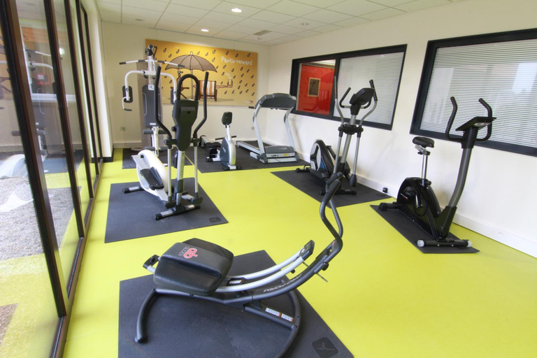 Others 4, ibis Styles Flers, Orne
