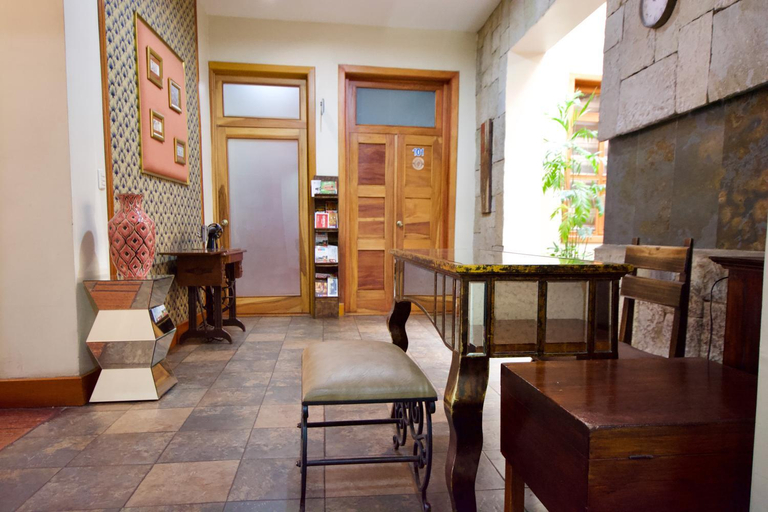 Public Area 3, Pepe's House Cuenca I Hotel & Boutique Hostel, Cuenca