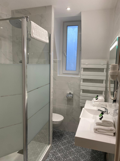 Bathroom 4, Grand Hotel de L'Esperance, Calvados