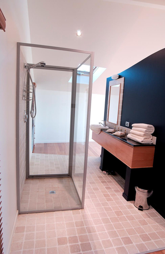 Bathroom 3, Wheelhouse Apartments, West Coast