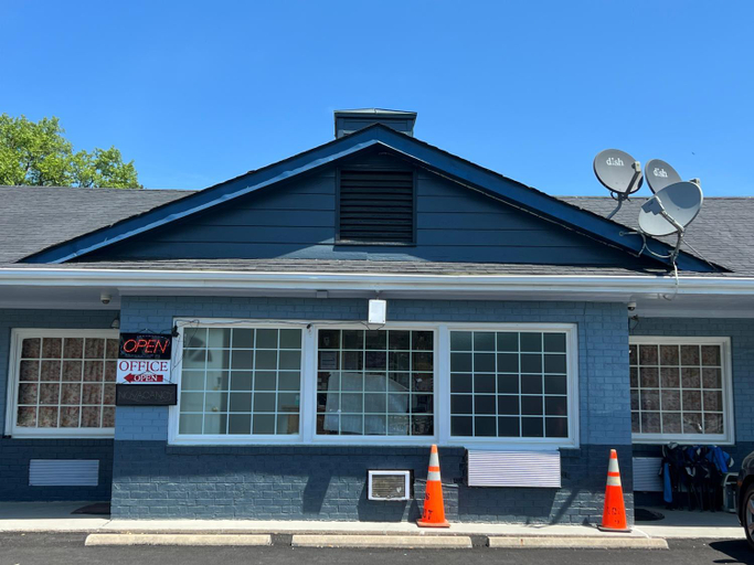 Others 5, Washington & Lee Motel, Westmoreland