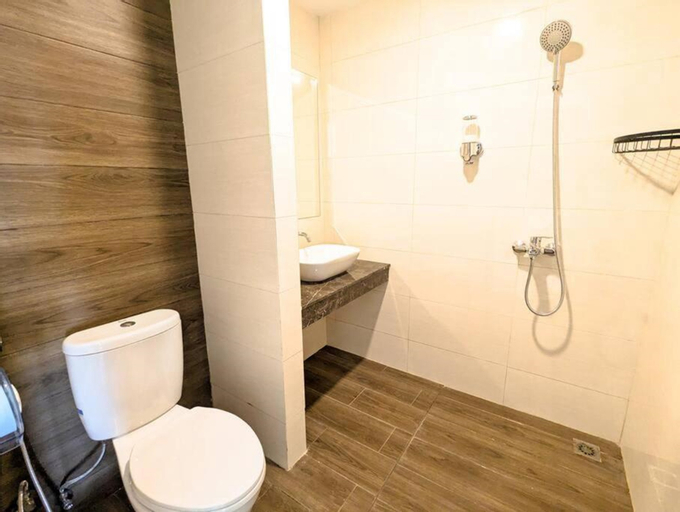 Bathroom 10