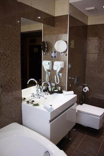 Bathroom 5, Best Western Plus Olives City Hotel - Free Pool & Parking, Stolichna