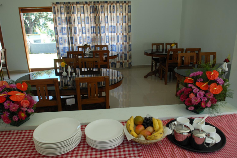 Food & Drinks 3, Holiday Heaven, Idukki