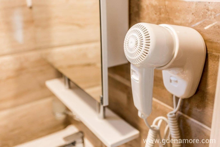 Bathroom 2, Apartments Belani