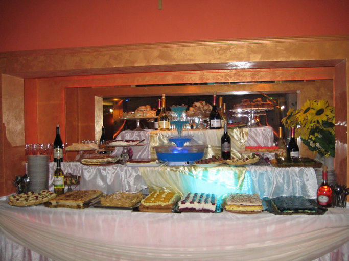 Food & Drinks