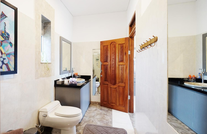 Bathroom 12