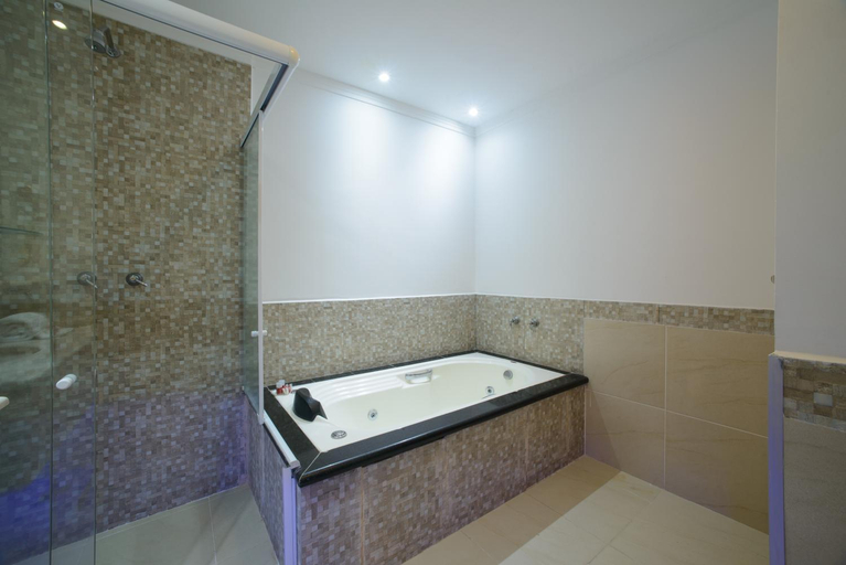 Bathroom 4, Faro Hotel, Atibaia