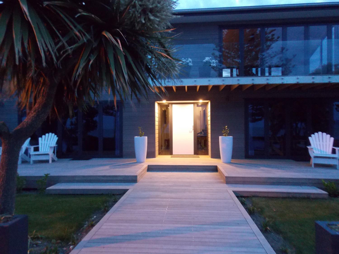 Others 4, The Hamptons, Kaikoura