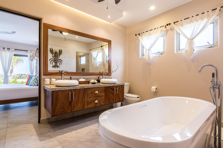 Bathroom 2, Vivo Resorts, Dist. Juquila