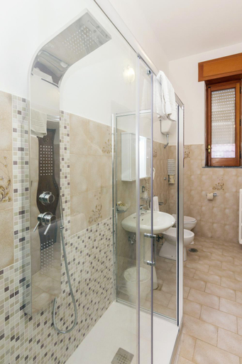 Bathroom 4, Sisters' Hotel, Napoli