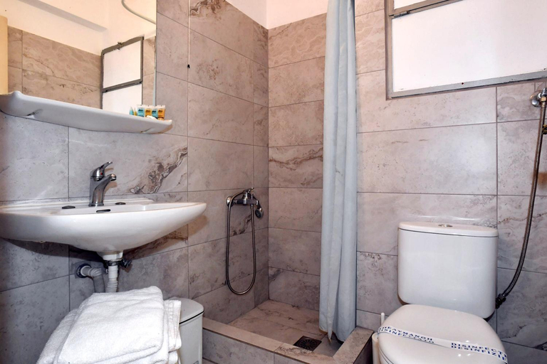 Bathroom 4, Siagas Beach Hotel, Peloponnese