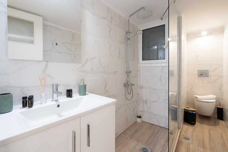 Bathroom 2, City Chic Apartment with Park View, Attica